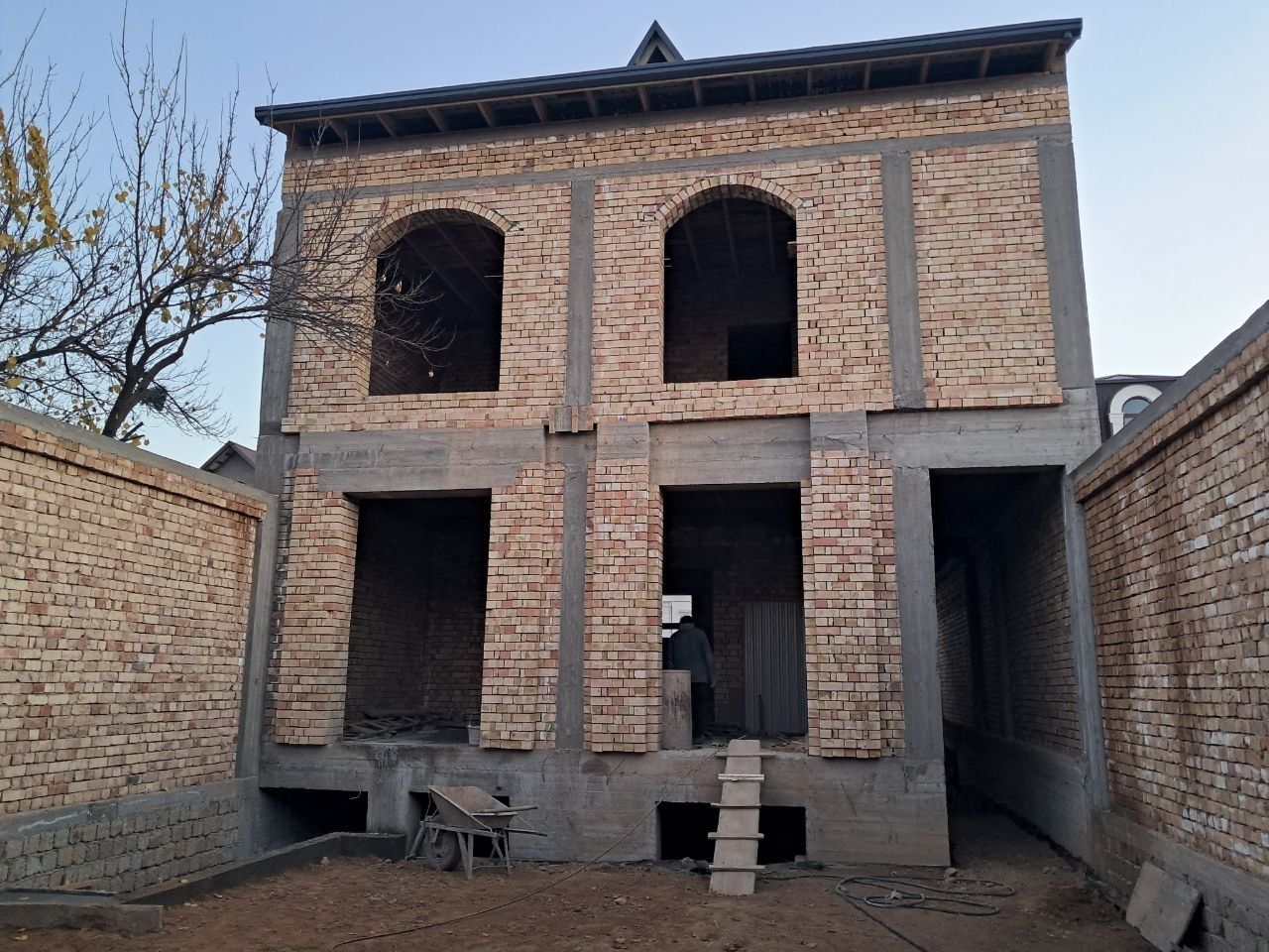 Уй сотилади, коробка, Катта Хасанбой