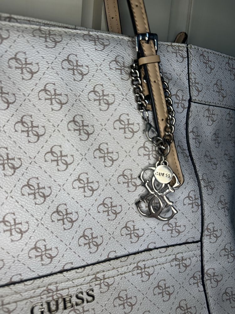 Дамска чанта Guess