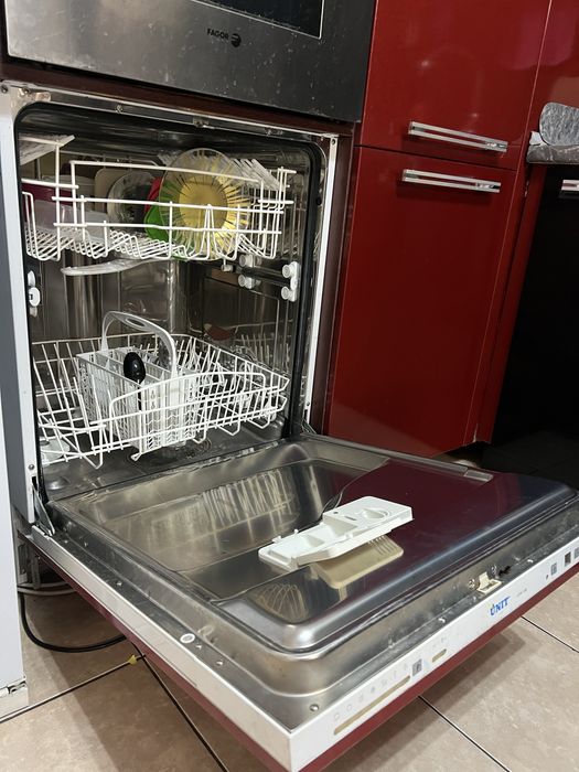 Продам встроенную посудомоечную машину (б/у)
