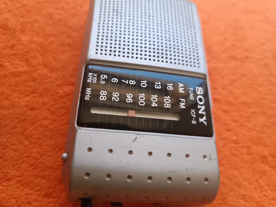 Radio Sony mic buzunar