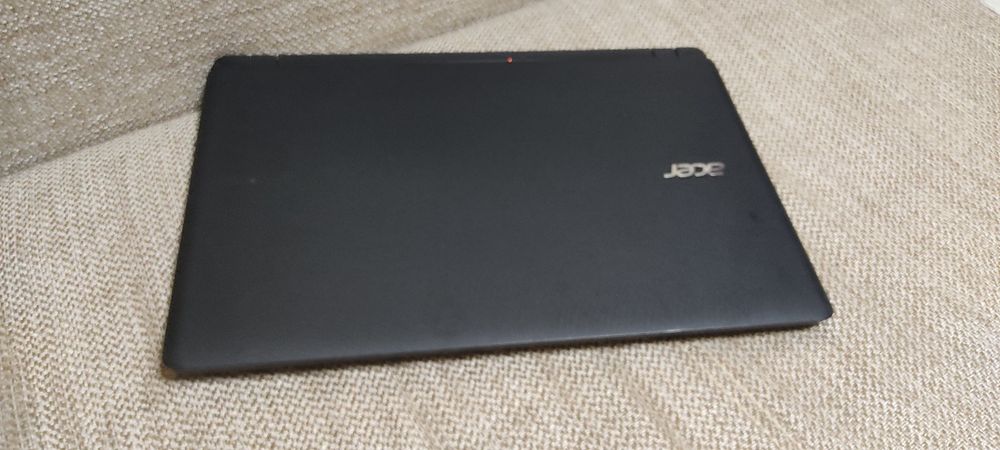 Офисный современный ноутбук