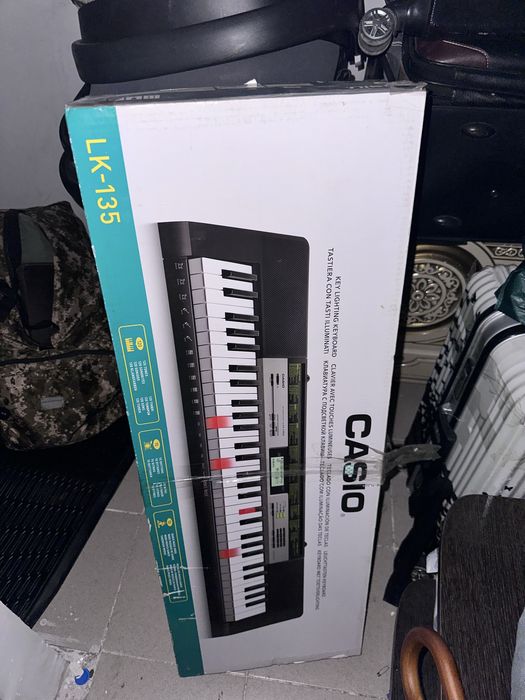 Продам синтезатор casio