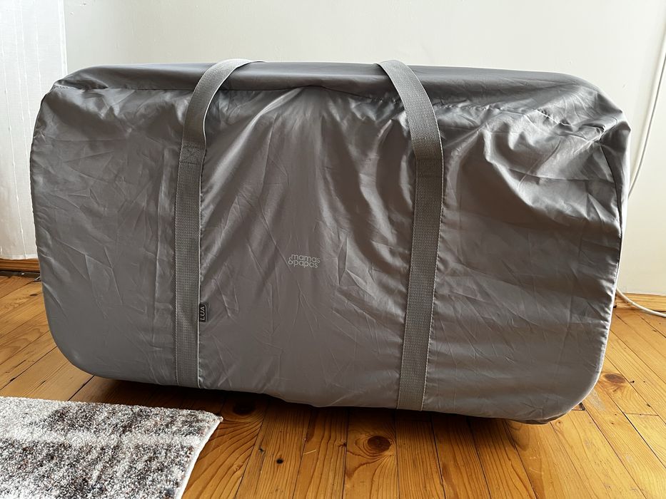 Lua Bedside Crib легло next to me