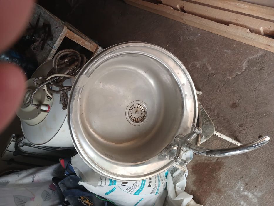 Кухонная Раковина с краном б/у