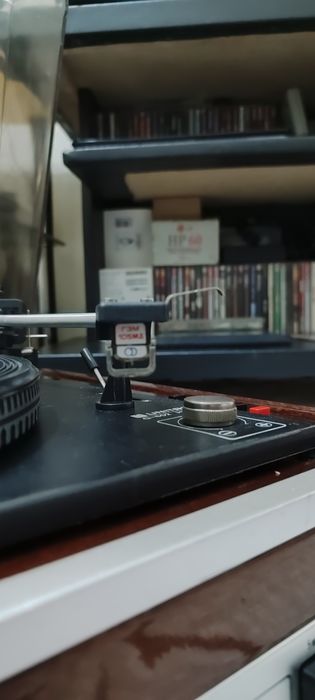 Винтажный проигрыватель и усилитель