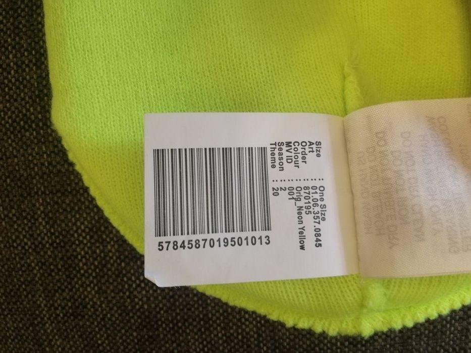 Продается шапка салатового цвета