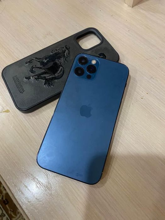 Продам Айфон 12 про