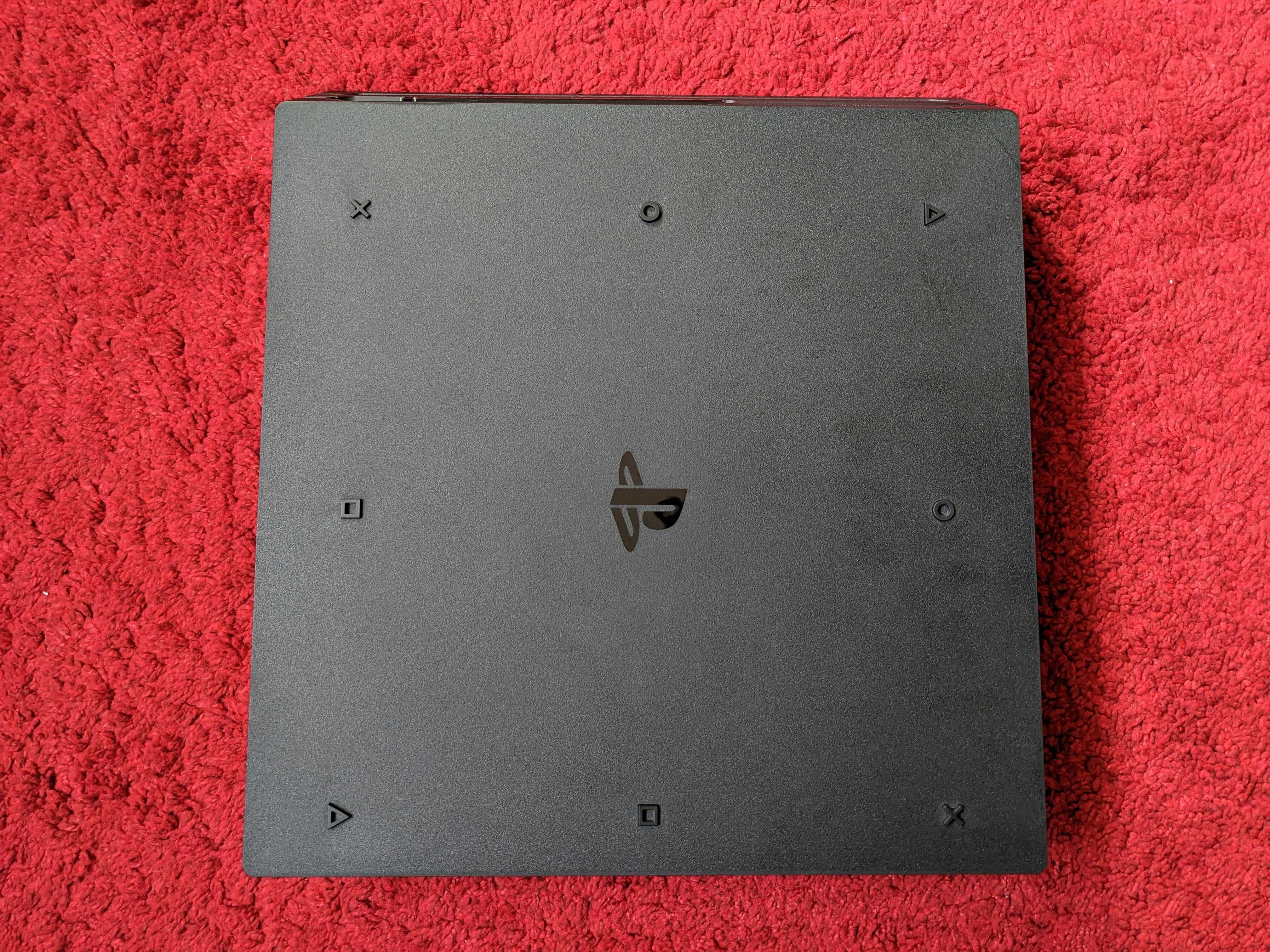 Playstation 4 Pro 1TB // Пълен комплект