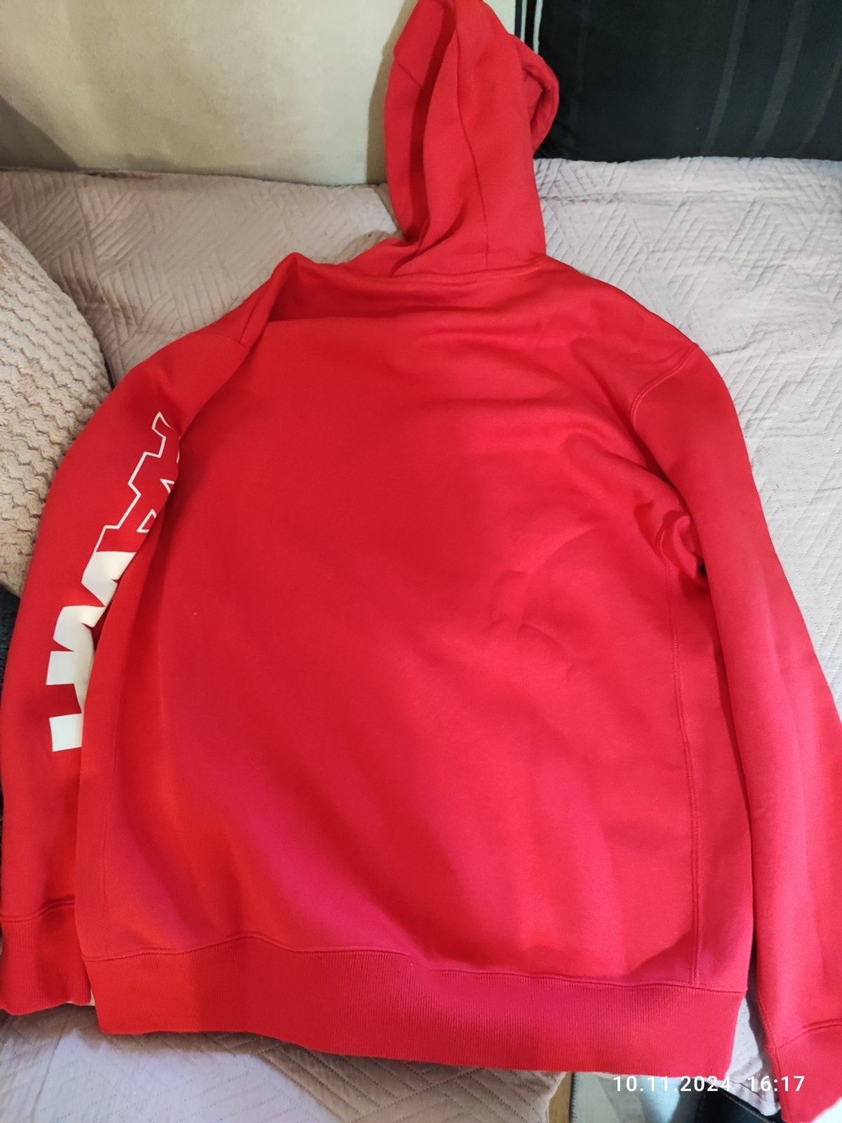 Продавам нов Спортен суичър Reebok UK L