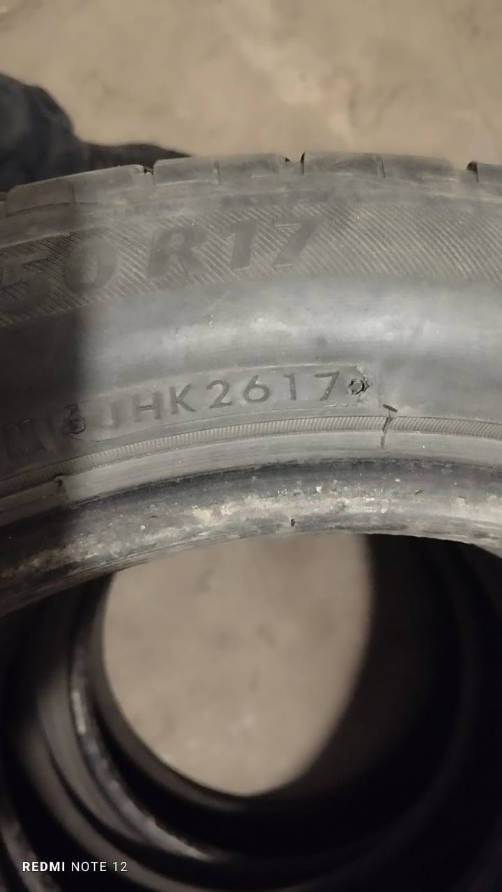 Продам летнию резину 215/50  R17