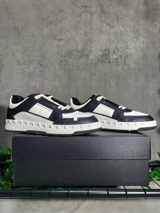 Valentino Garavani marimea 45