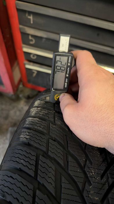 Jante Ford Kuga  235 55 17 iarna Nokian DOT 2424 Volvo