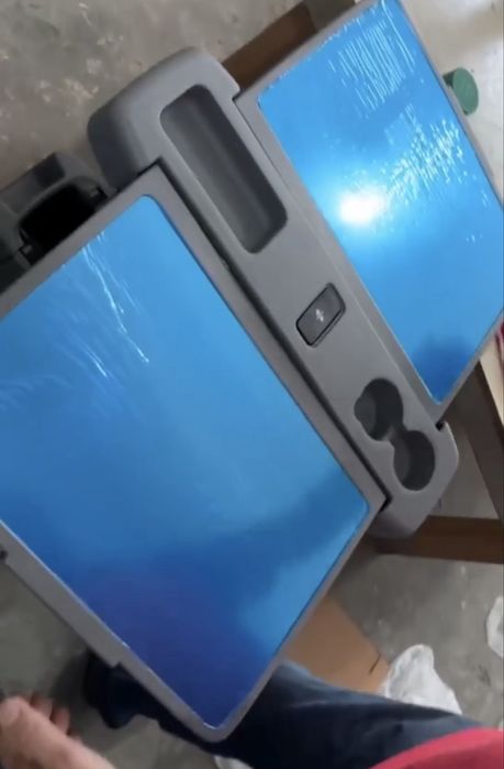 Столик Mercedes-Benz Viano оригинал, отличное состояние!