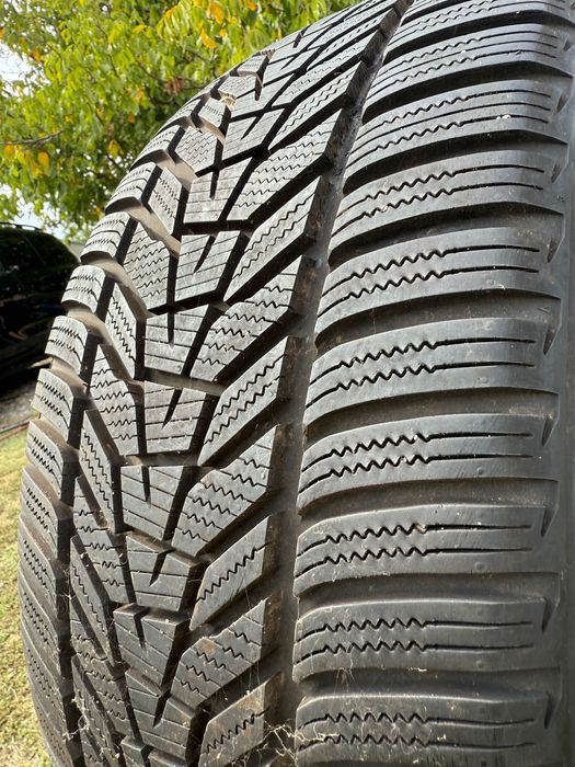 Комплект зимни гуми Hankook 255/40/20 285/35/20