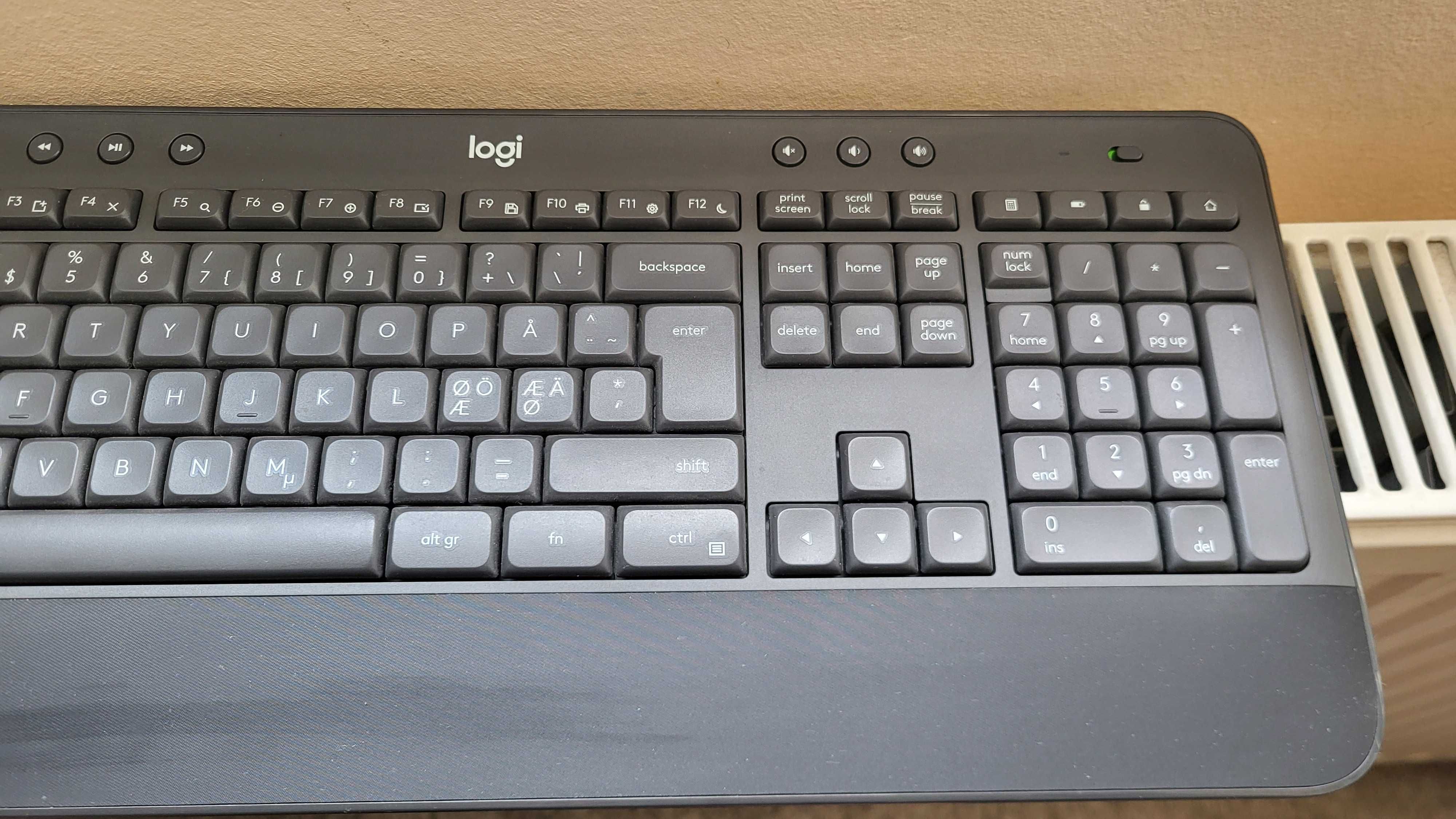 Logitech tastatura K545 ADVANCED Wireless Keyboard fuctuionala  70 lei
