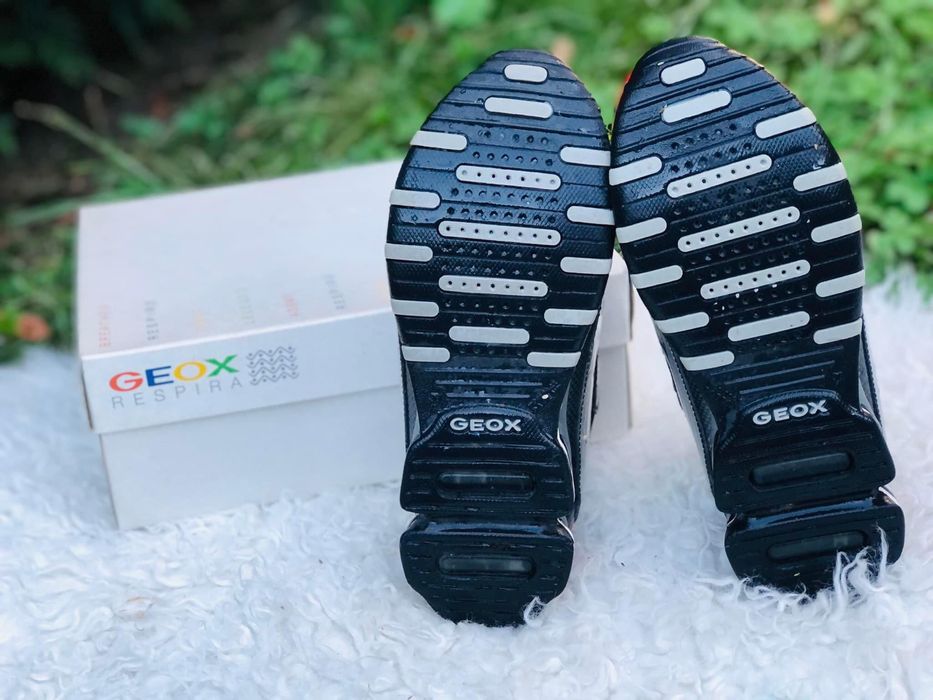 Adidasi baiat GEOX-marimea 36-37,inter24,2cm,cu leduri,PIELE ca Salomo
