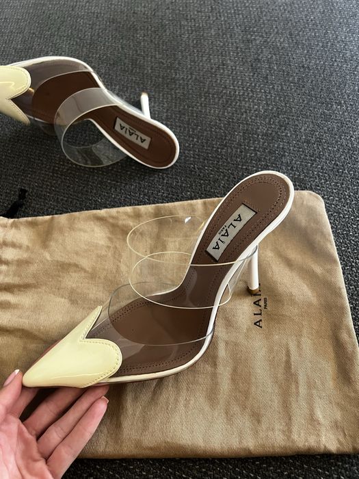 Обувки Alaia.               .