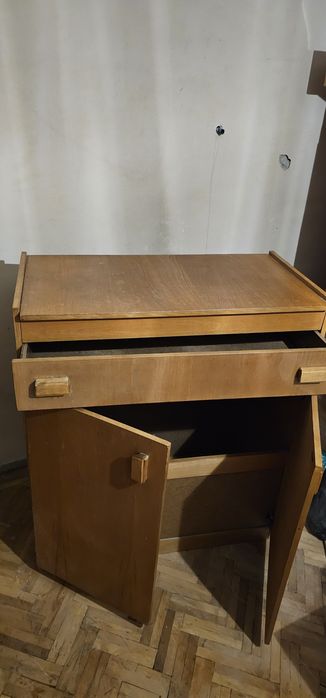 Mobila comoda cu sertare si usi 2 buc, masa pe roti si masa extensibil