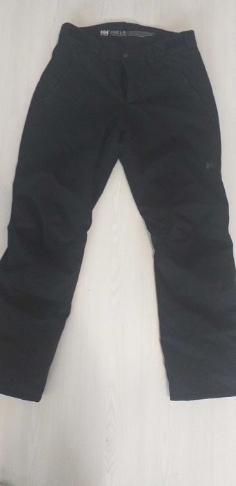 Pantaloni de firma, modele deosebite, la preturi atragatoare.