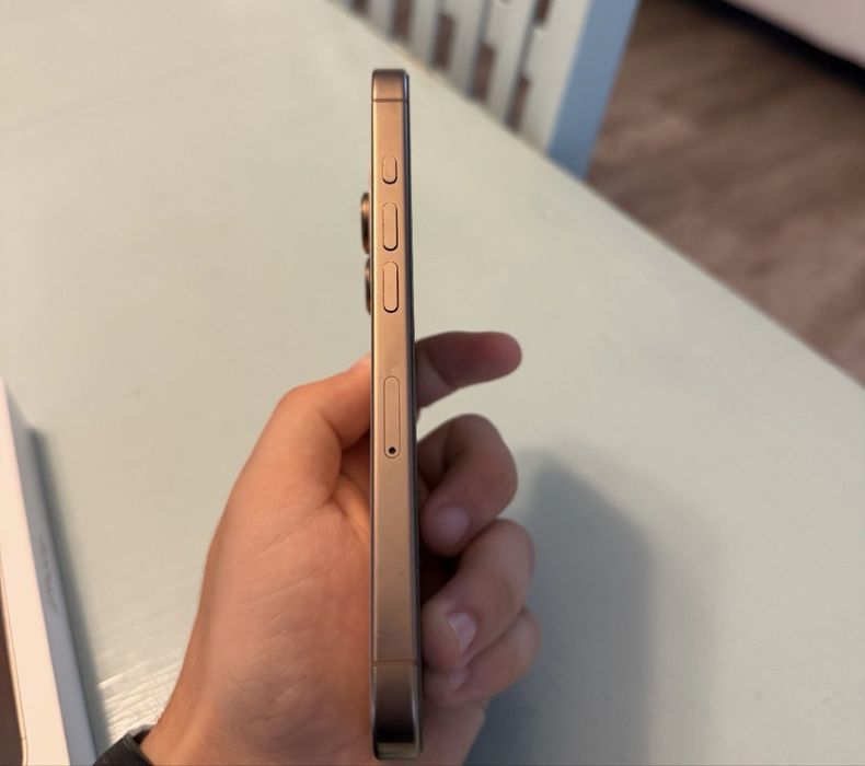 Iphone 16 pro desert titanium