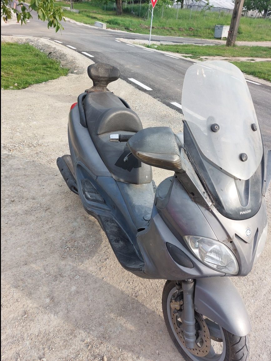 Vând piaggio 500 în stare bună de funcționare