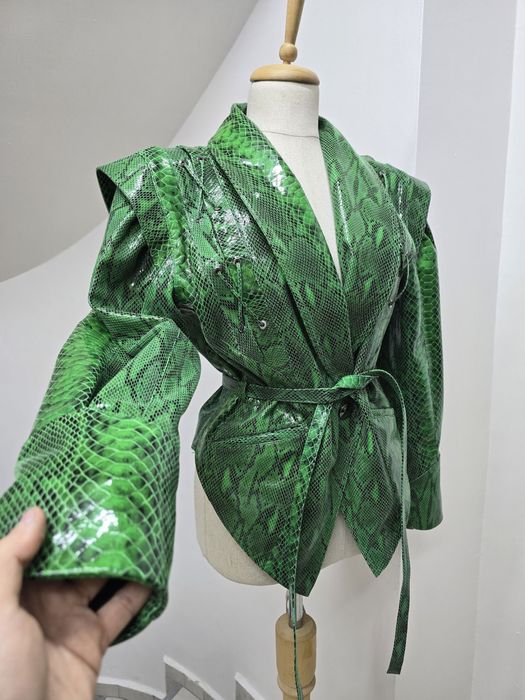 Vand Geaca din piele naturala model nou la 1200 lei