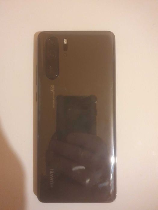 Vând Huawei p30 pro foarte putin folosit  coloare negru