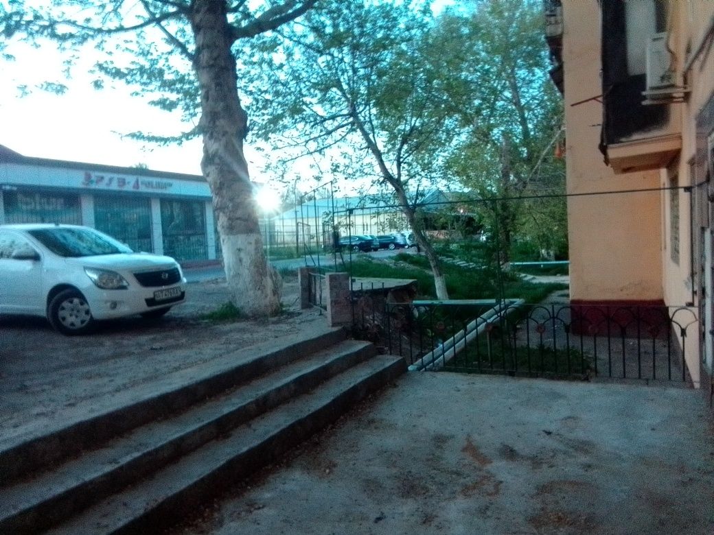 Продается магазин. Дўкон сотилади. Чирчиқ 8 мкрн. 2 дом.