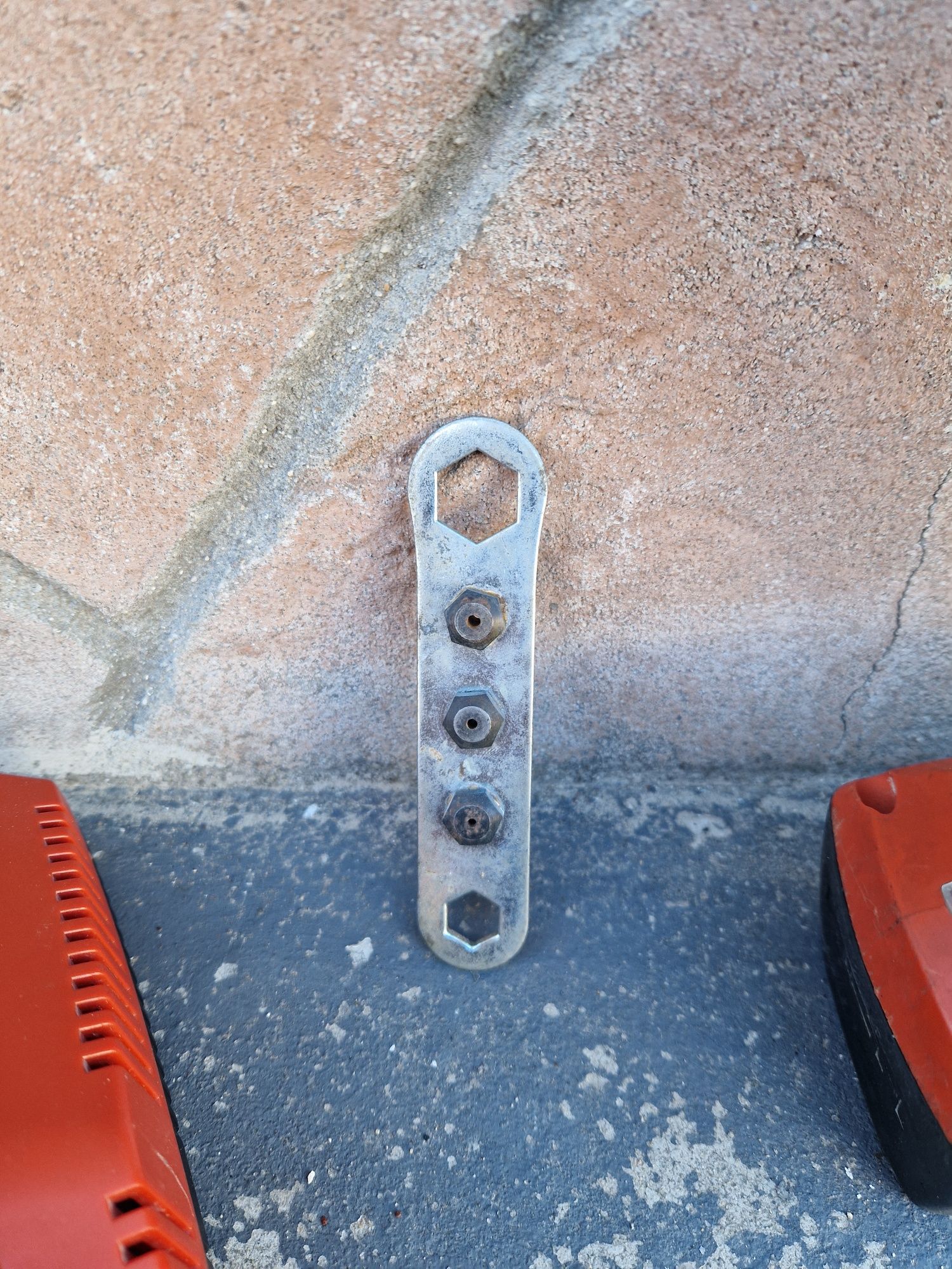 Акумулаторна нитачка HILTI