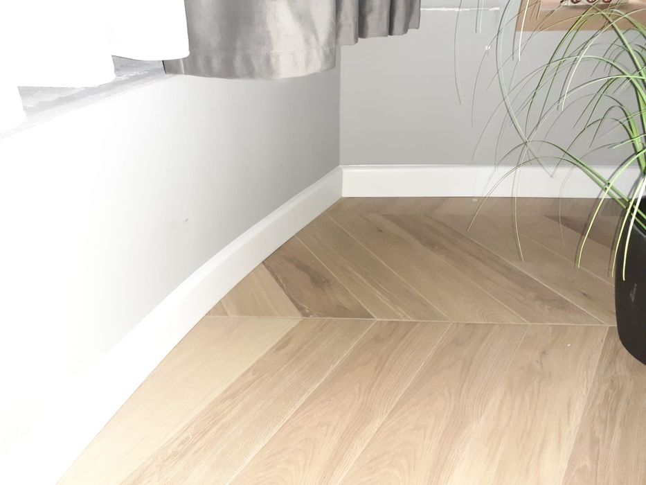 Montaj plintâ lipită Duropolimer Mdf Plastic.