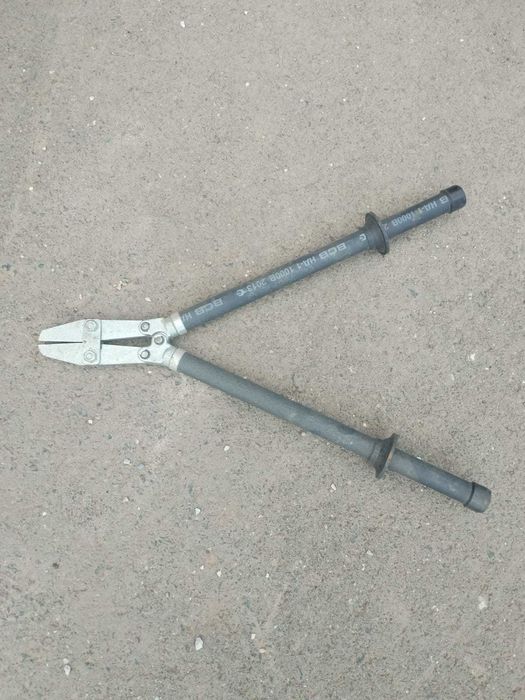 продам диэлектрический комплект(Боты, коврик, перчатки, ножницы)