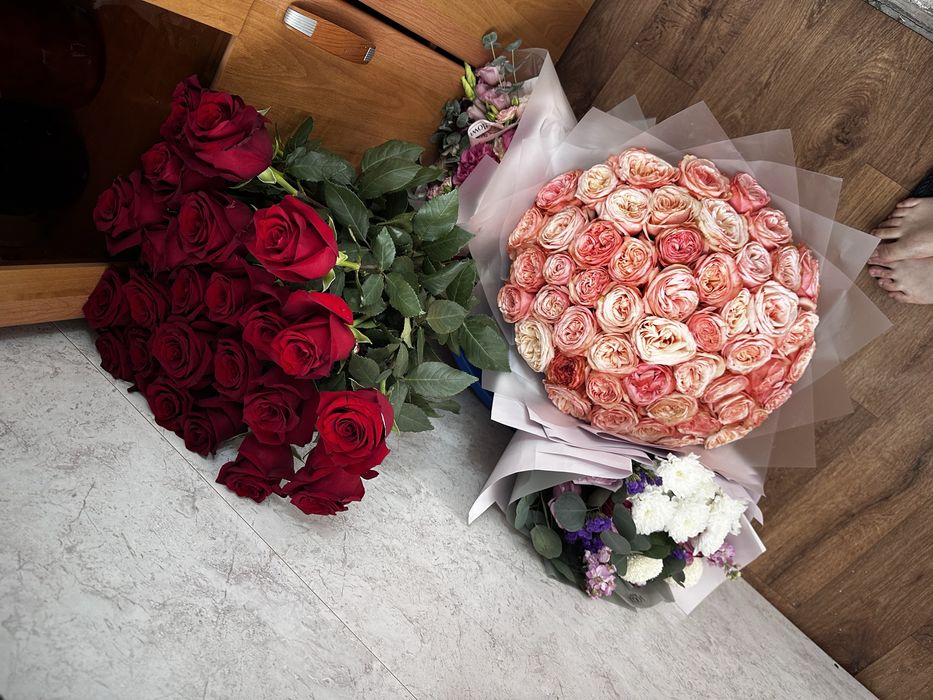 Цветы красные и розовые розы