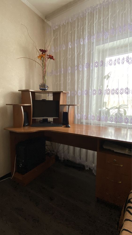 Продам стол компьютерный