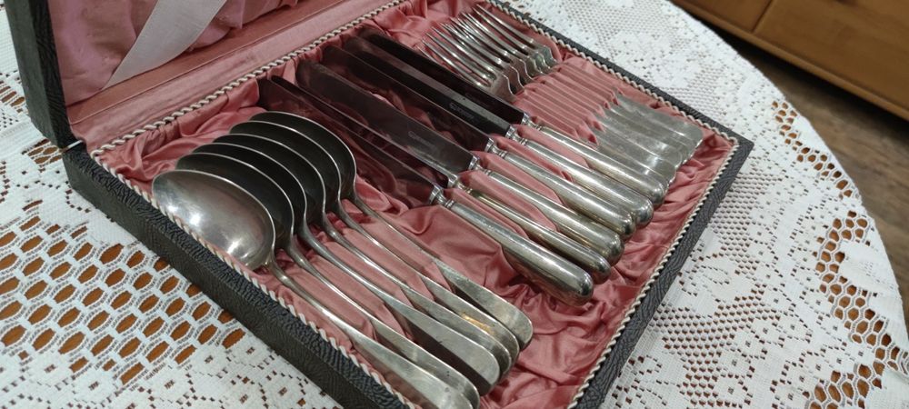 Стари Прибори за Хранене