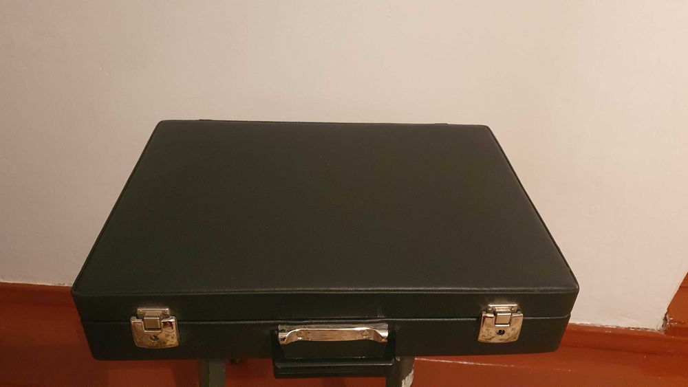 Продам  дипломат