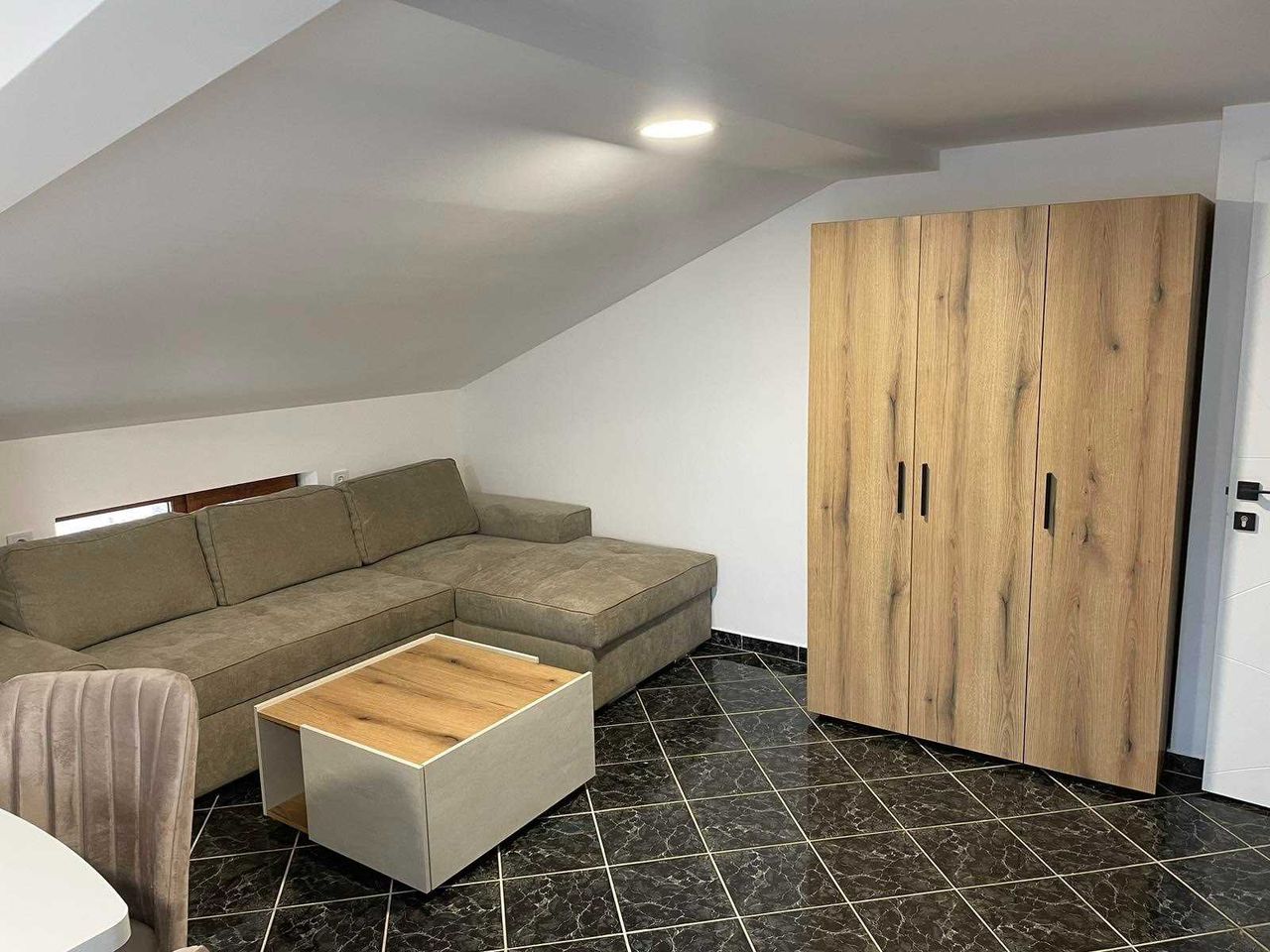 Дава се под наем Тристаен апартамент в Бургас, Сарафово - 115 кв.м за 242.25 € - Снимка #1