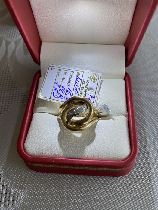 Бриллиант узук сотилади