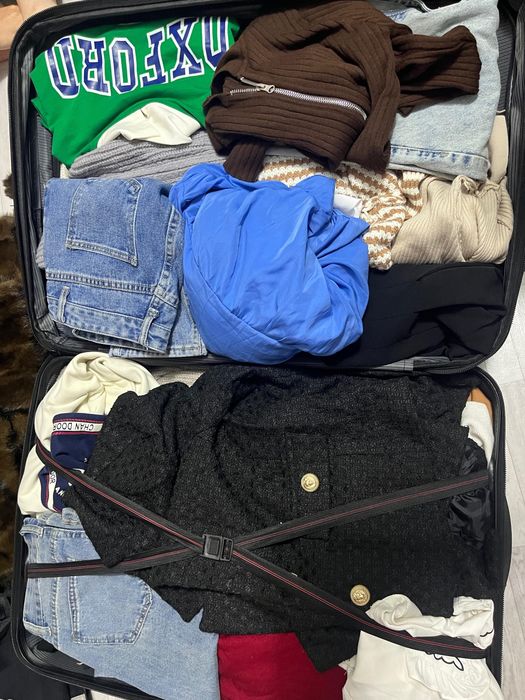 1 чемодан киім сатылады осы тұрғанымен 15 мың теңгеге беріп жіберемін