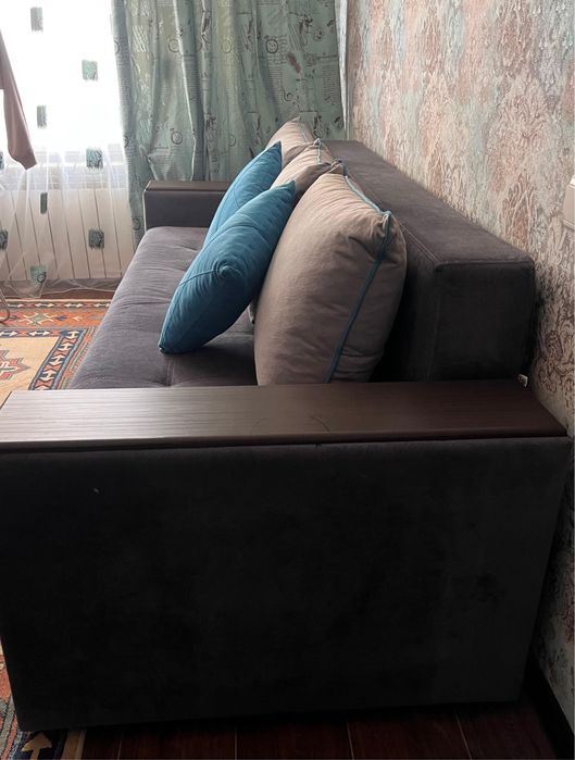 Диван 2,2м за 50.000 с подушками