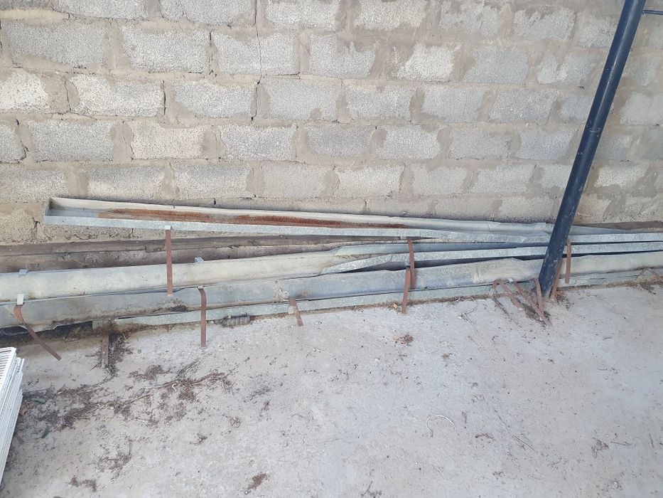 Водосток жестяная 24 метра с креплением. В отличном состоянии.