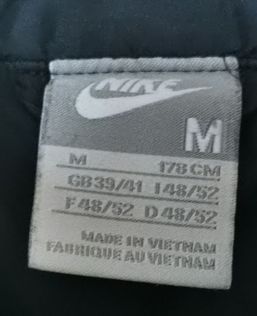 NIKE елек / грейка с гъши пух
Размер L
Много добро състояние
Цена: 120