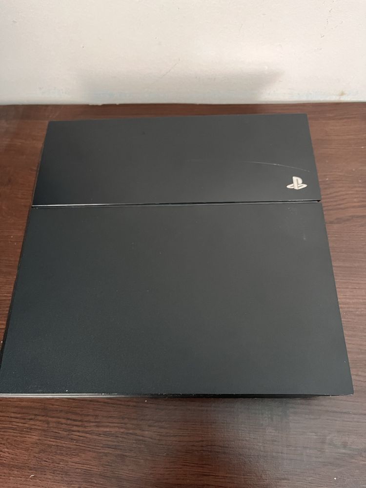 Playstation  4 с подарък игра