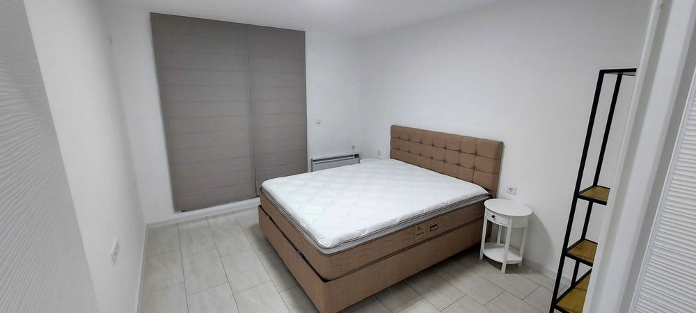 Дава се под наем Тристаен апартамент в Шумен, Тракия - 90 кв.м за 612 € - Снимка #1