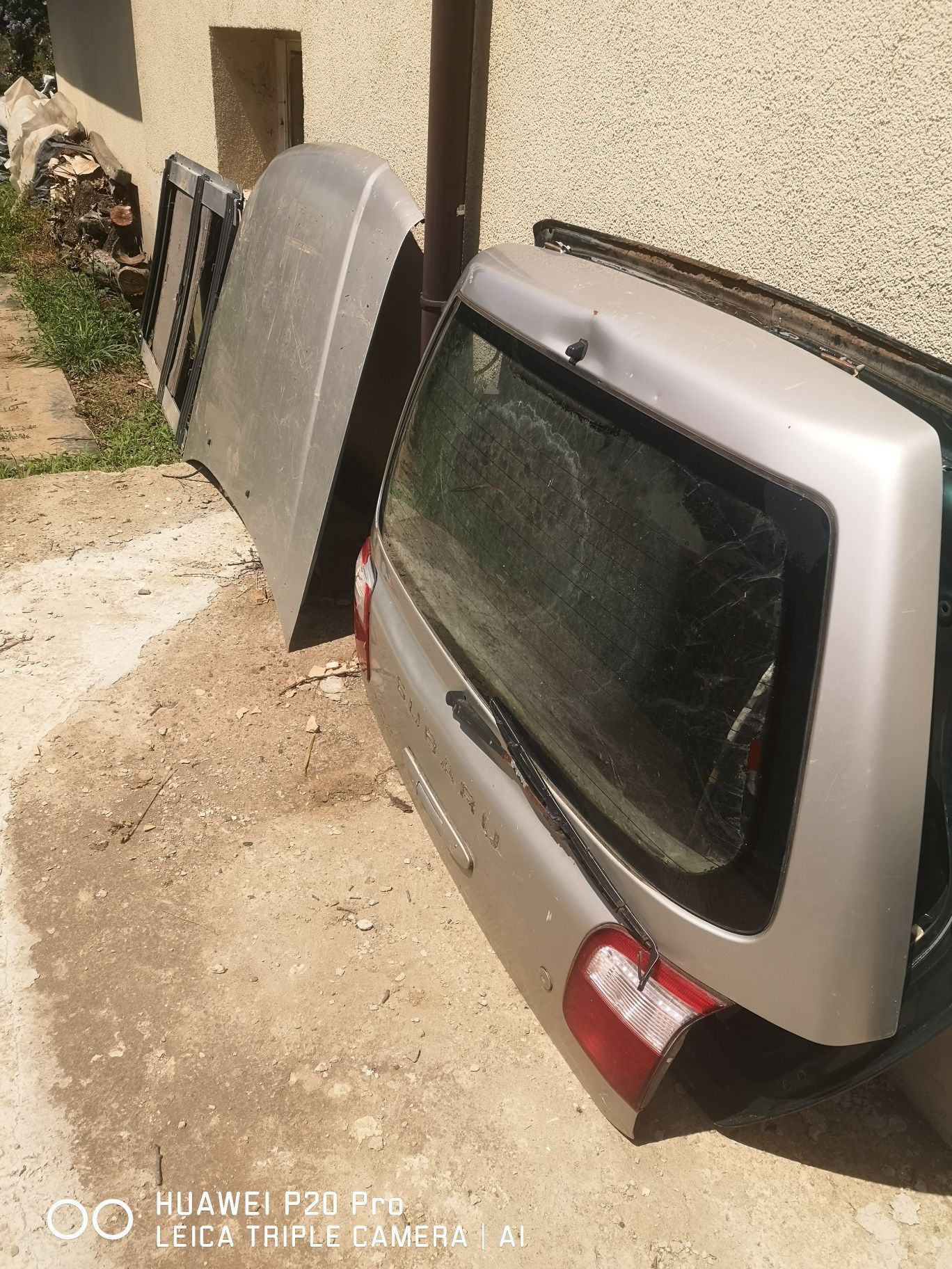 Продавам части за субару