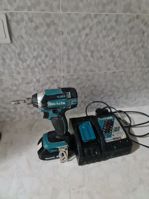 Masina de insurubat makita18v