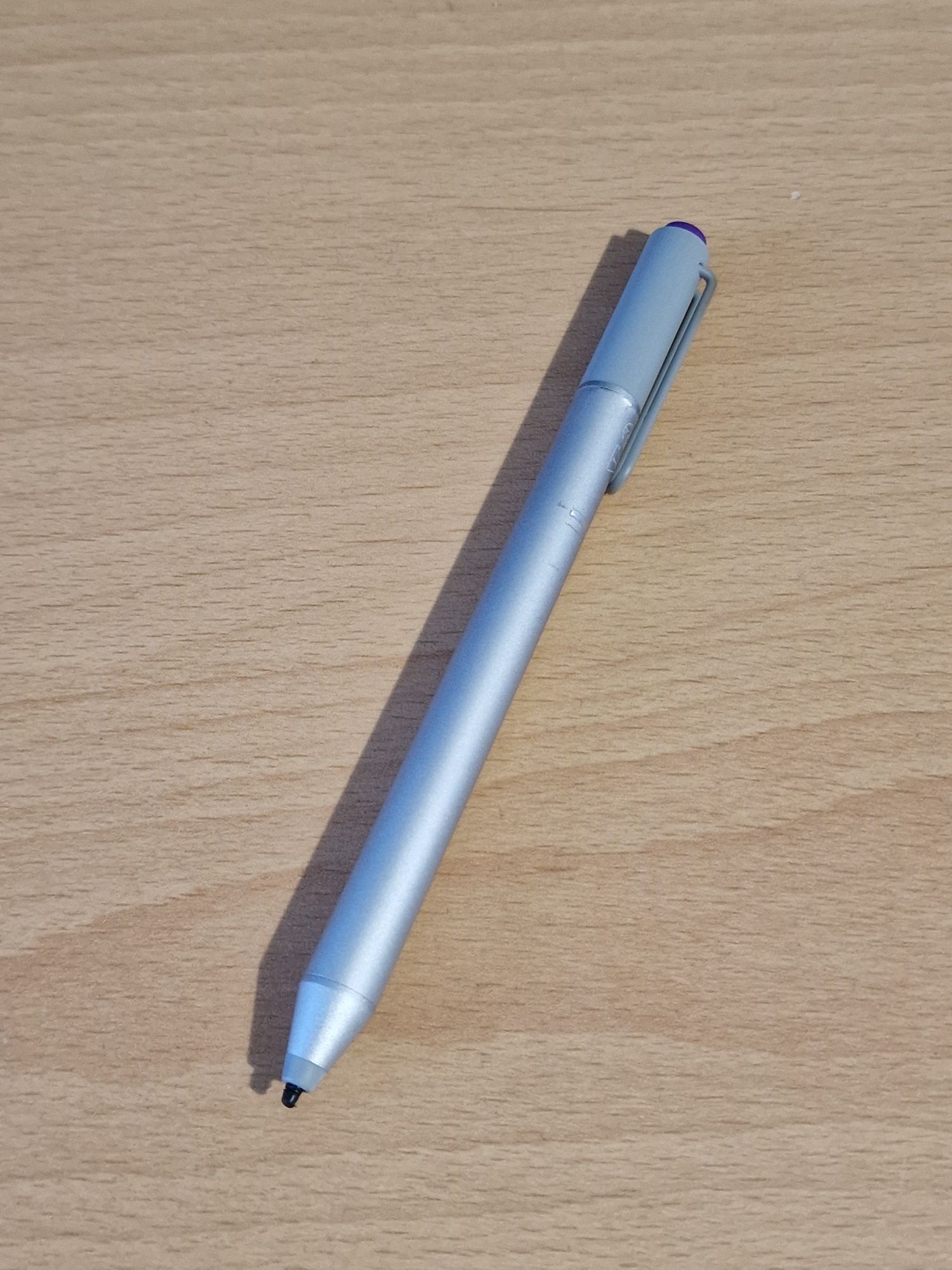 Surface Pro 3 със зарядно и химикалка