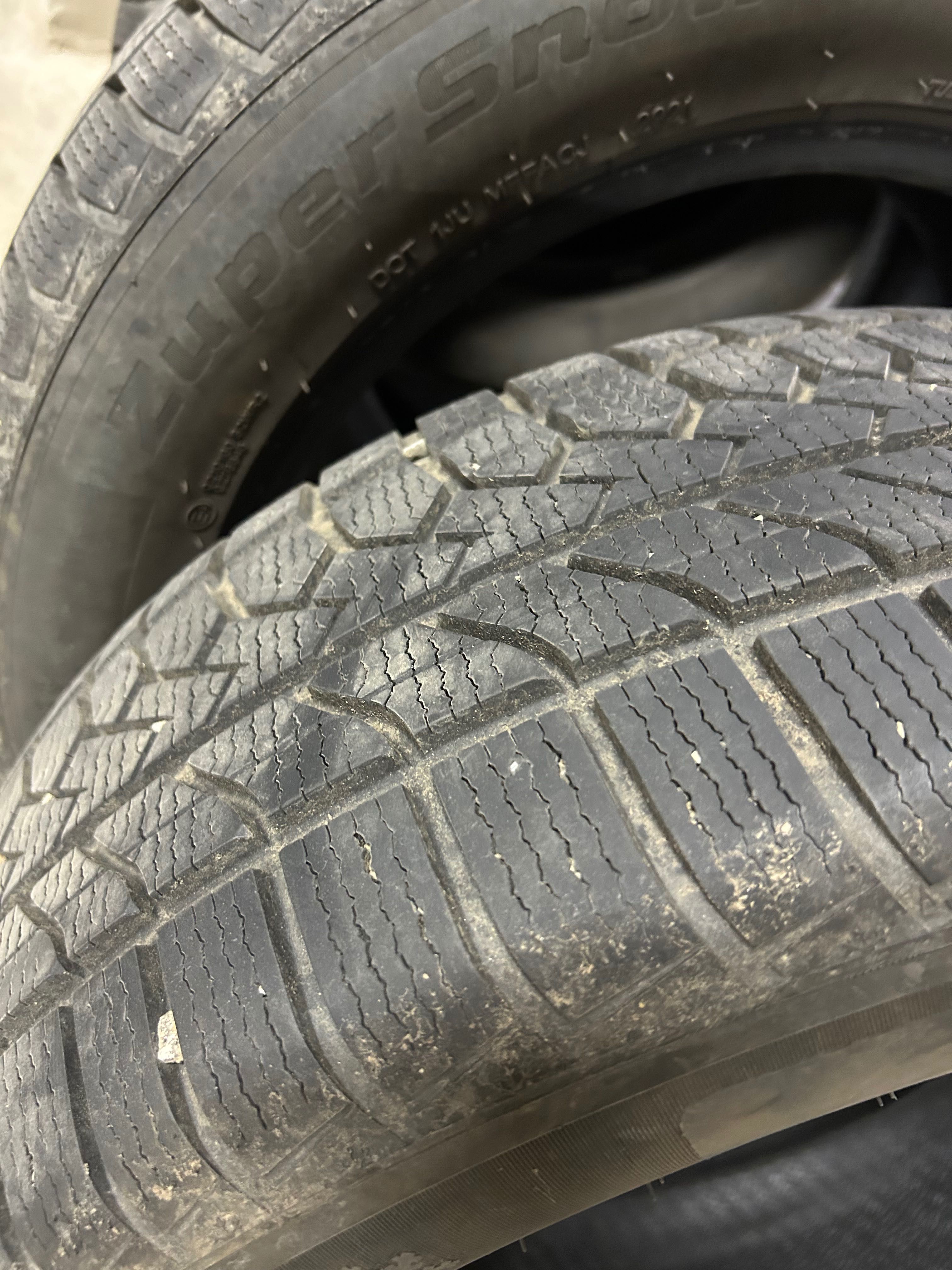 Зимни гуми 235/55R17 DOT 2921