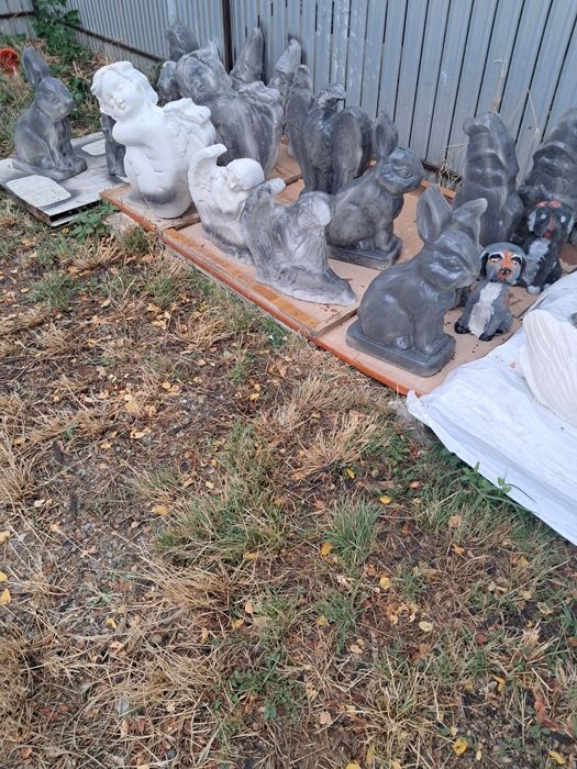 De vinzare diverse  modele figurine decorațiuni gradina