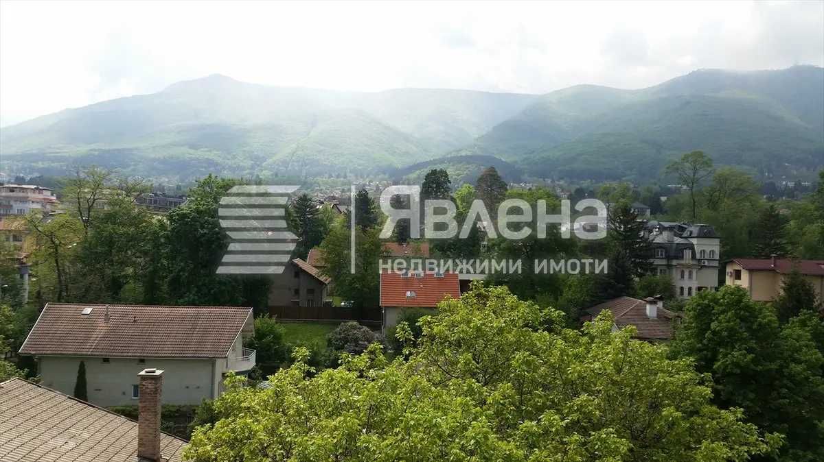 Просторен тристаен мезонет с панорама към планината и града