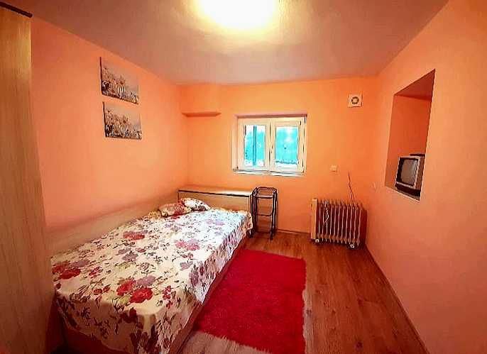 Дава се под наем Двустаен апартамент в Бургас, Възраждане - 68 кв.м за 178.5 € - Снимка #2